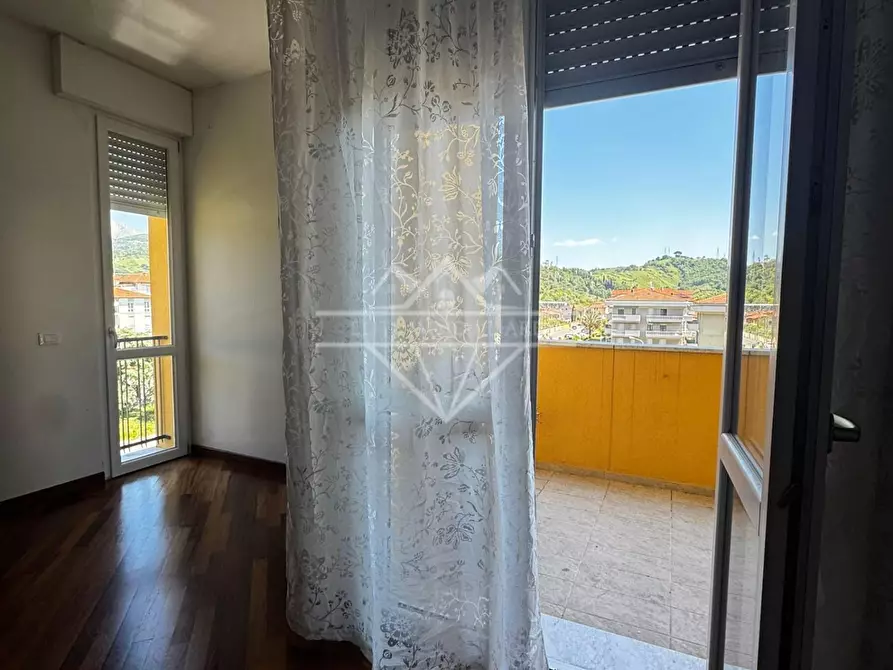 Immagine 10 di Appartamento in vendita  a Carrara