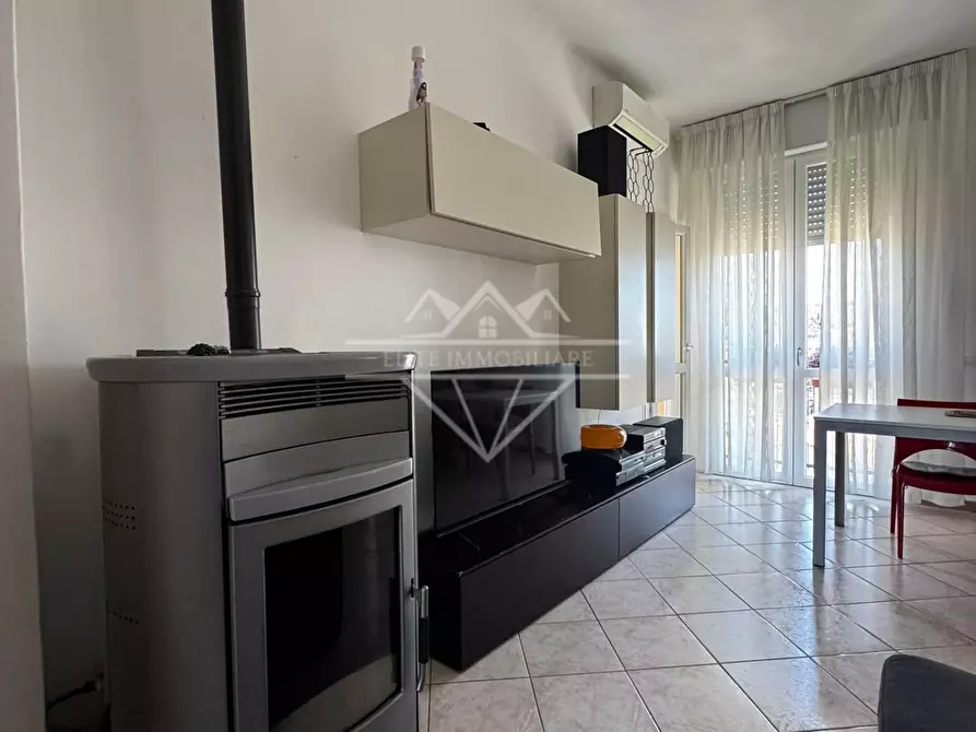 Immagine 3 di Appartamento in vendita  a Carrara