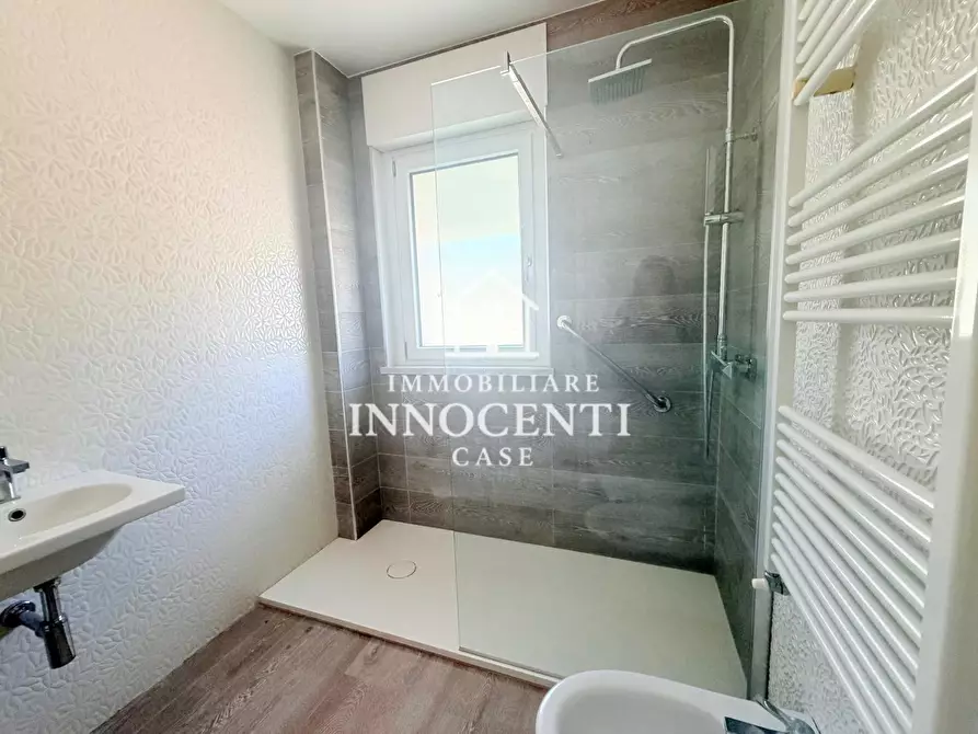 Immagine 12 di Appartamento in vendita  a Massa