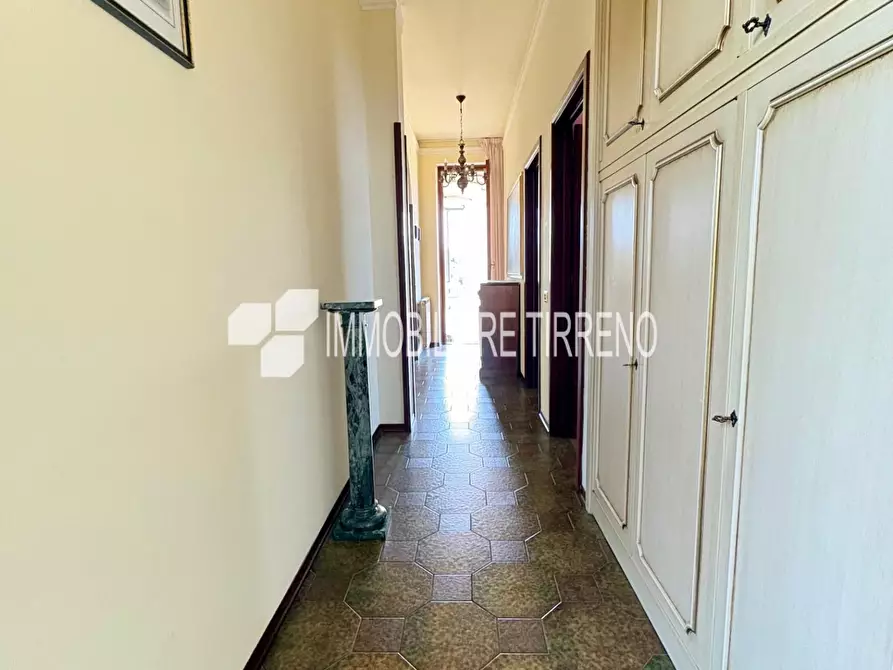 Immagine 11 di Appartamento in vendita  a Massa