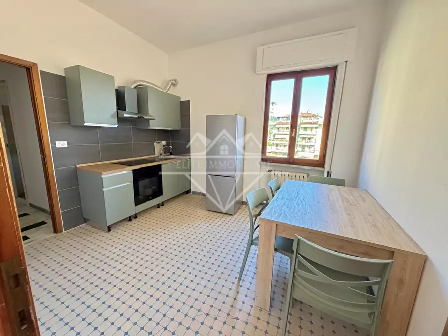 Immagine 3 di Appartamento in vendita  a Carrara