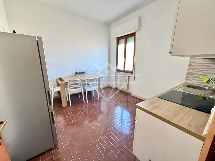 Immagine 2 di Appartamento in vendita  a Carrara