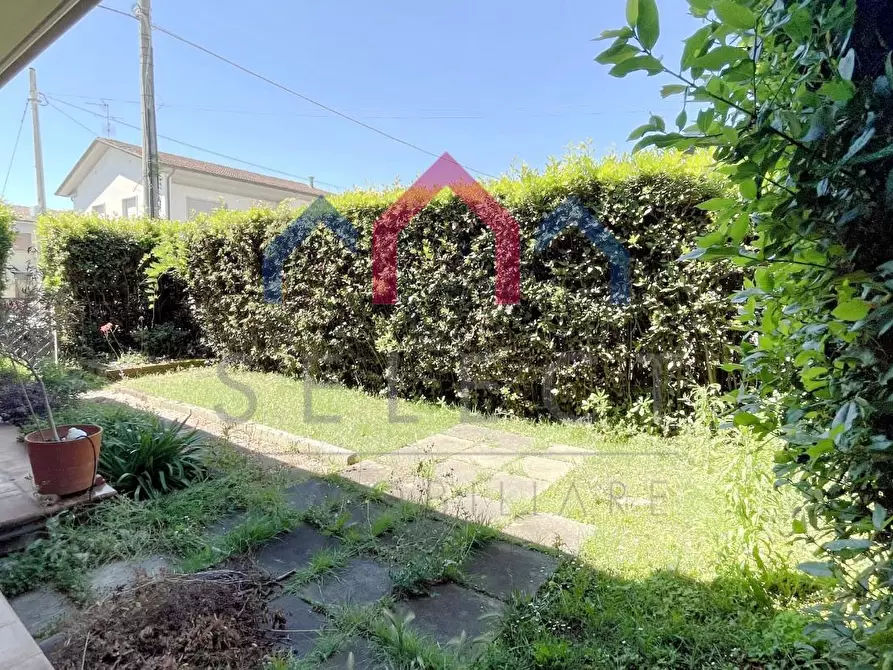 Immagine 56 di Casa quadrifamiliare in vendita  a Viareggio