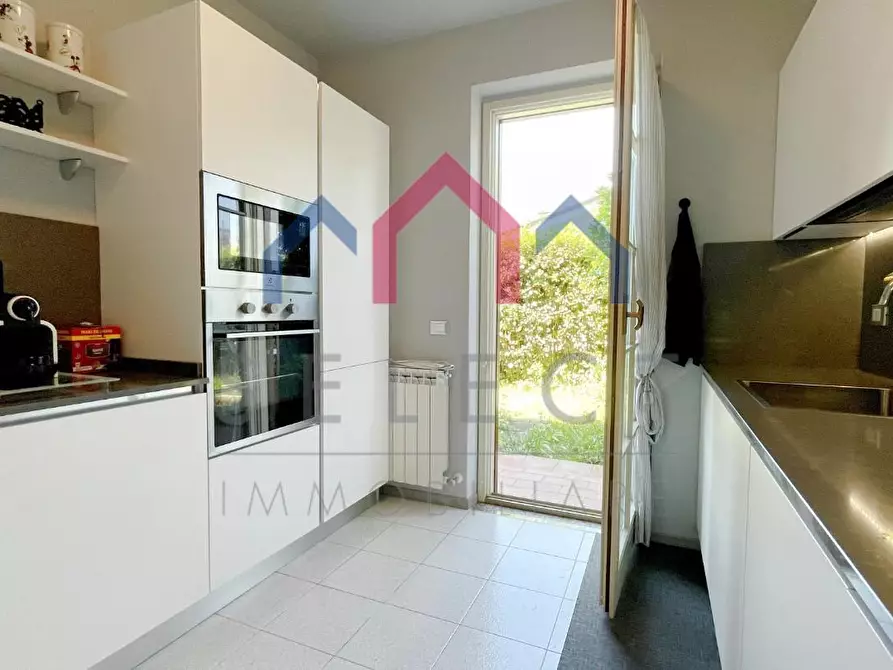 Immagine 13 di Casa quadrifamiliare in vendita  a Viareggio