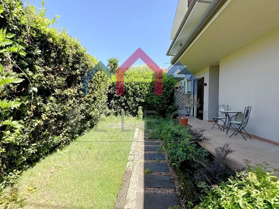 Immagine 61 di Casa quadrifamiliare in vendita  a Viareggio