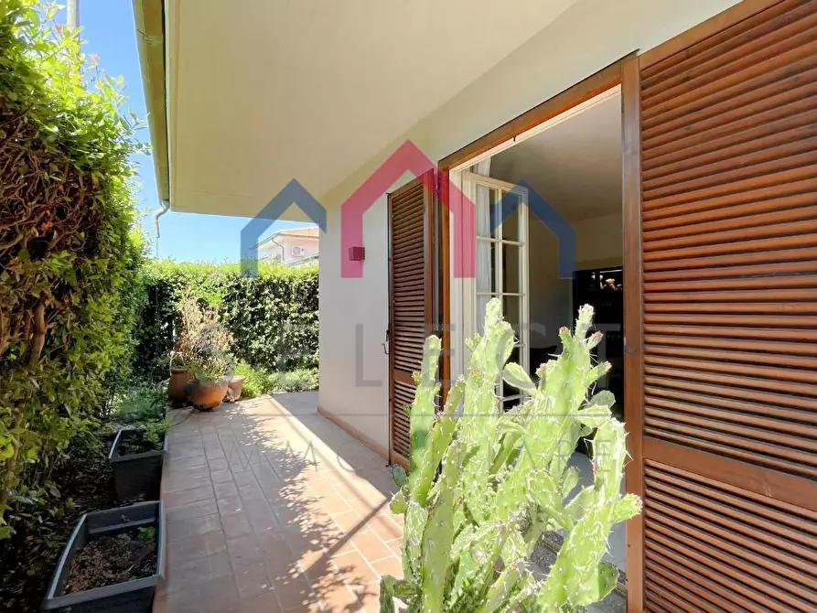 Immagine 48 di Casa quadrifamiliare in vendita  a Viareggio