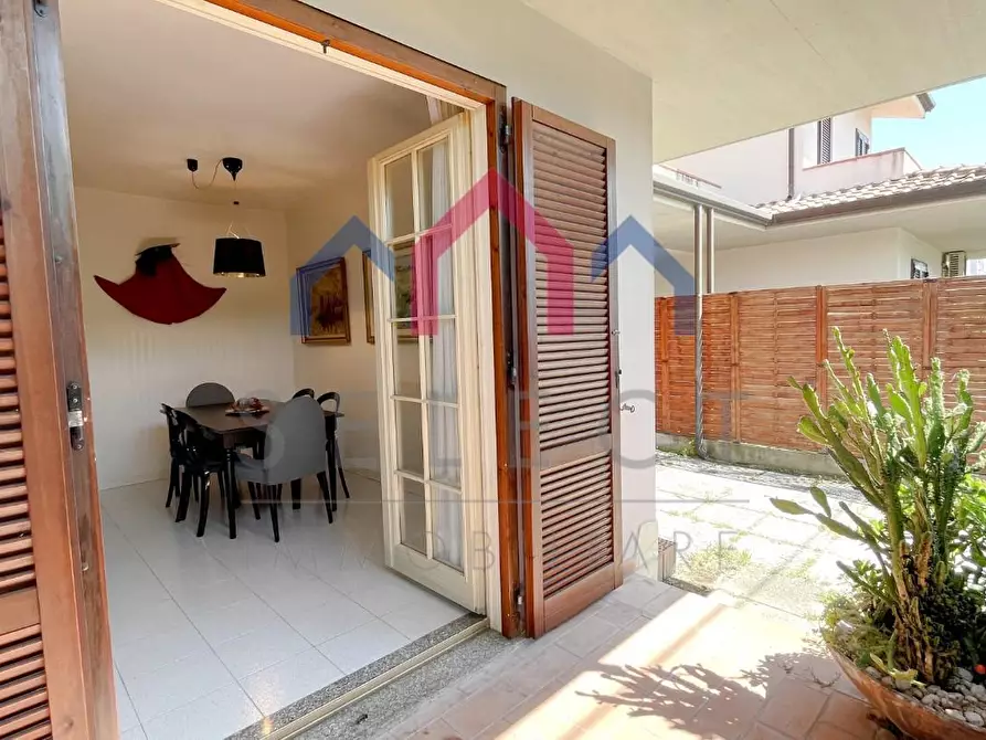 Immagine 47 di Casa quadrifamiliare in vendita  a Viareggio