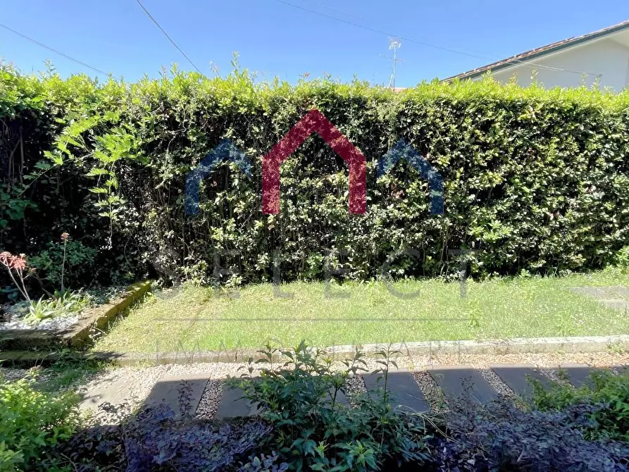Immagine 52 di Casa quadrifamiliare in vendita  a Viareggio