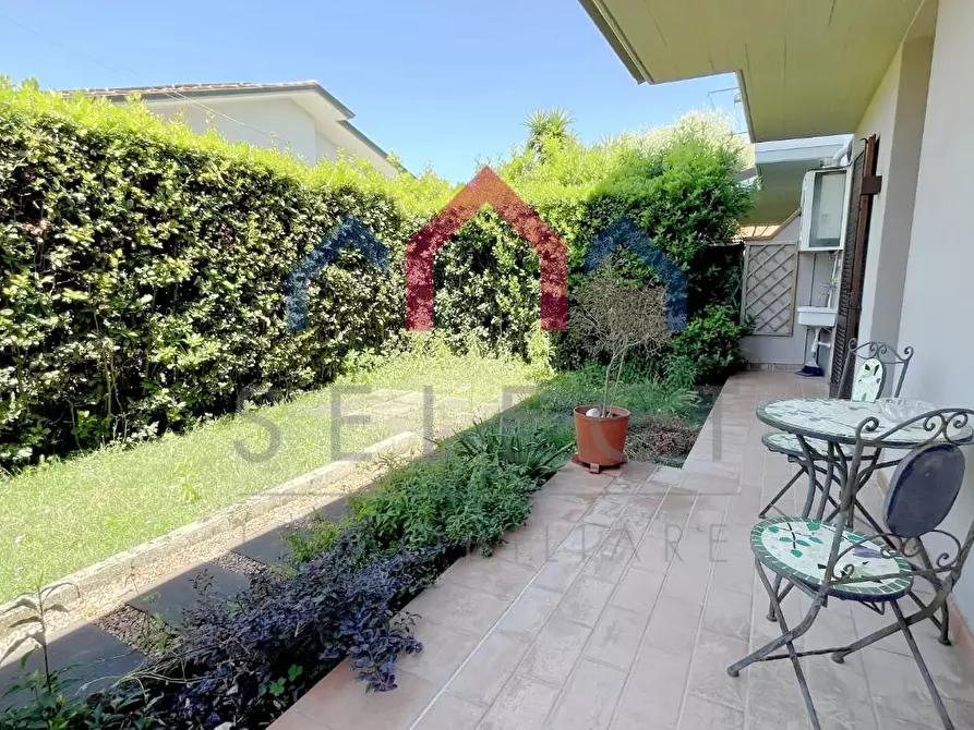 Immagine 53 di Casa quadrifamiliare in vendita  a Viareggio