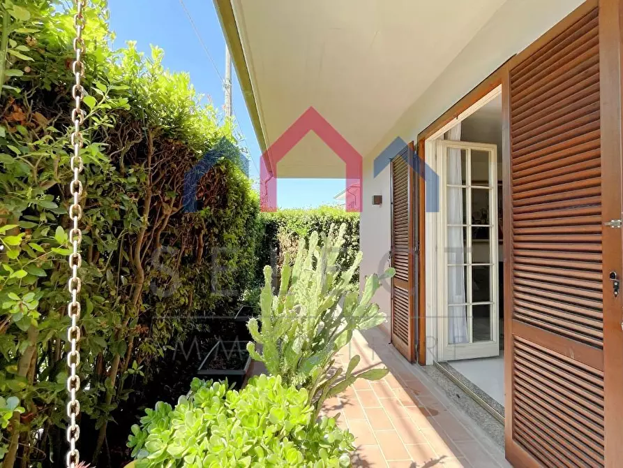 Immagine 49 di Casa quadrifamiliare in vendita  a Viareggio