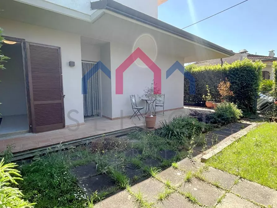 Immagine 58 di Casa quadrifamiliare in vendita  a Viareggio