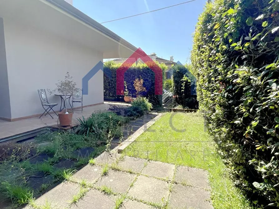 Immagine 57 di Casa quadrifamiliare in vendita  a Viareggio