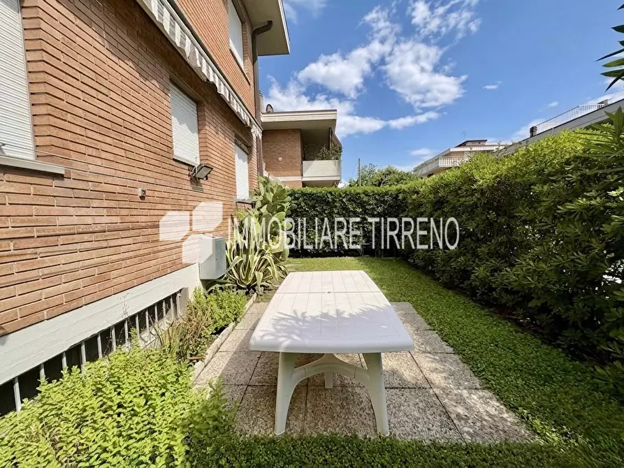 Immagine 21 di Appartamento in vendita  a Massa