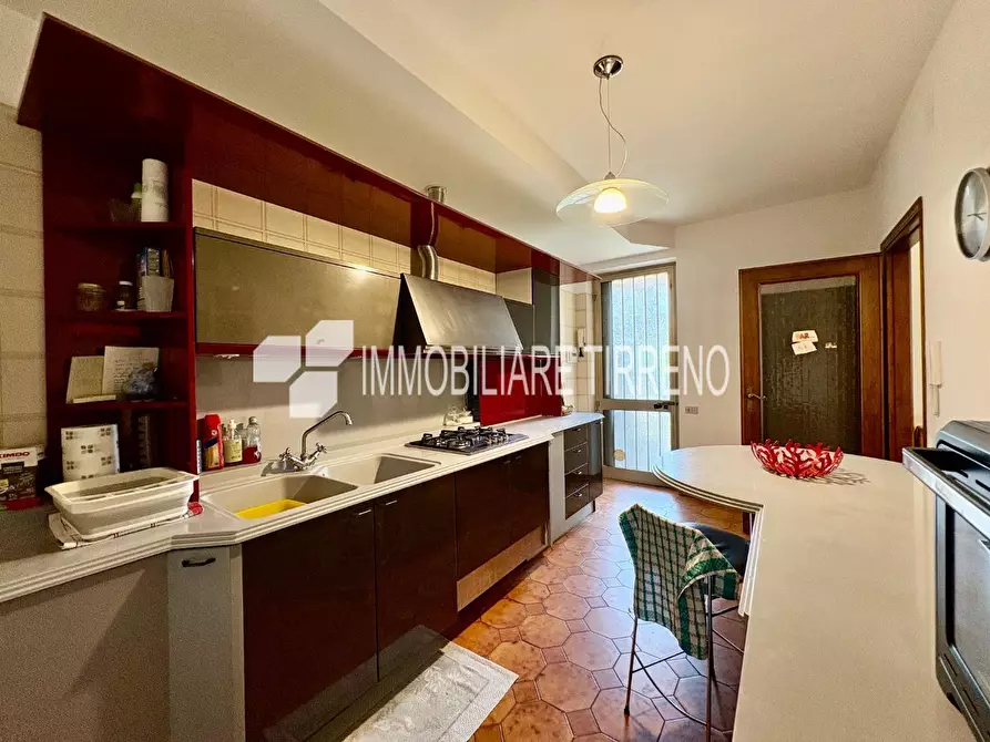 Immagine 3 di Appartamento in vendita  a Massa