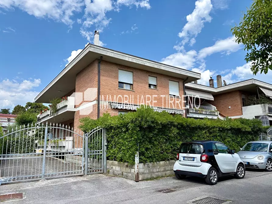 Immagine 2 di Appartamento in vendita  a Massa