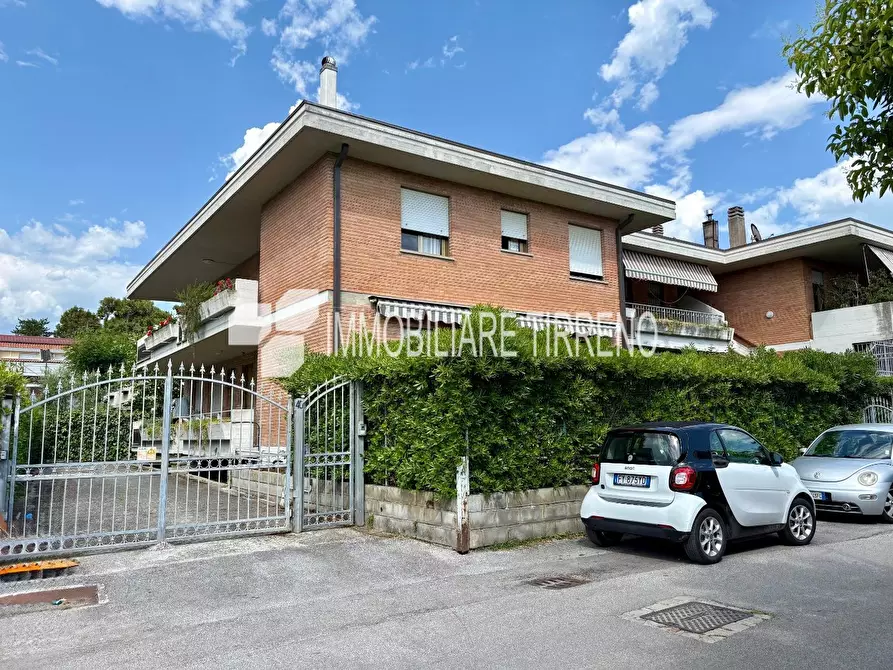 Immagine 1 di Appartamento in vendita  a Massa
