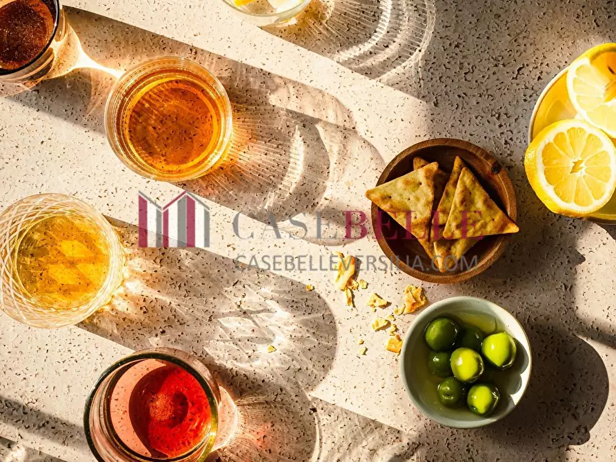 Immagine 1 di Attività commerciale in vendita  a Massarosa