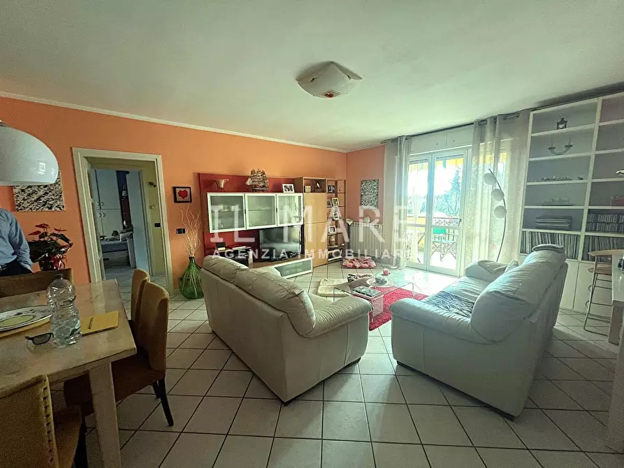 Immagine 1 di Appartamento in vendita  a Massa