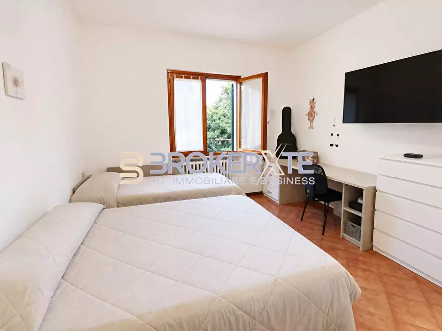 Immagine 7 di Casa bifamiliare in vendita  a Montignoso