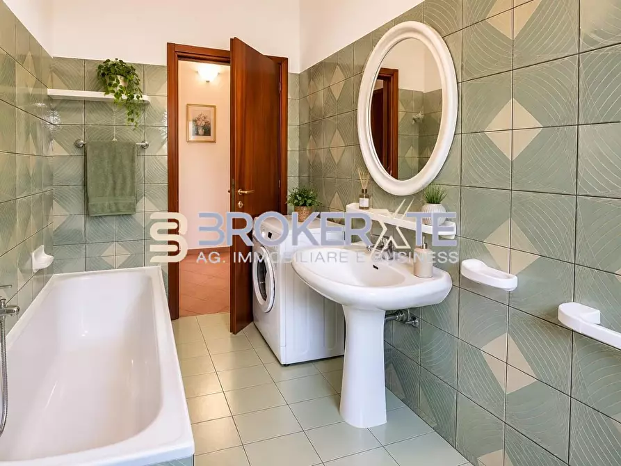 Immagine 11 di Casa bifamiliare in vendita  a Montignoso