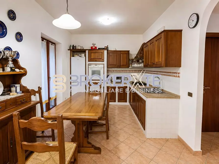 Immagine 1 di Casa bifamiliare in vendita  a Montignoso