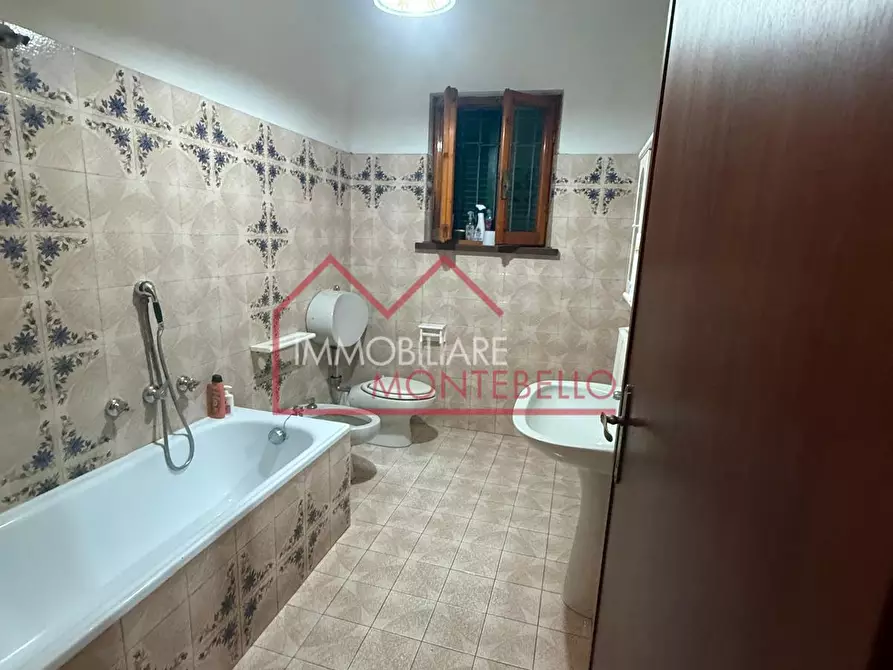Immagine 15 di Casa indipendente in vendita  a Camaiore