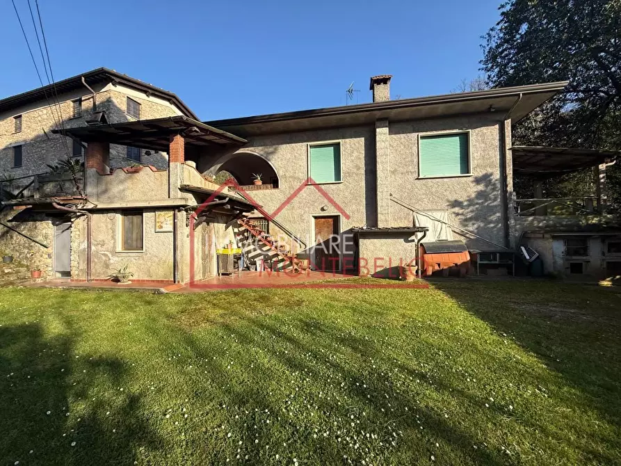 Immagine 9 di Casa indipendente in vendita  a Camaiore