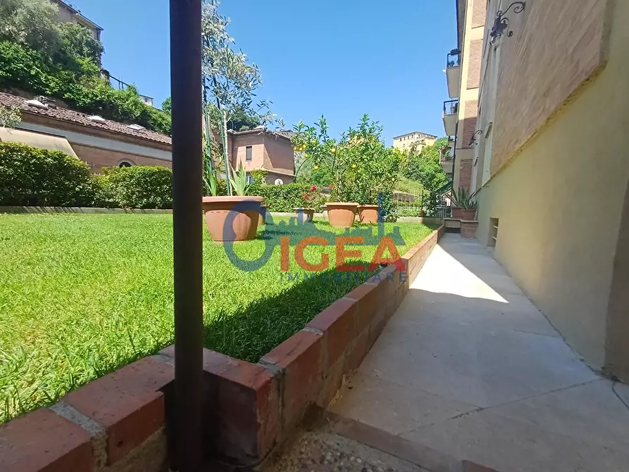 Immagine 5 di Appartamento in vendita  a Siena