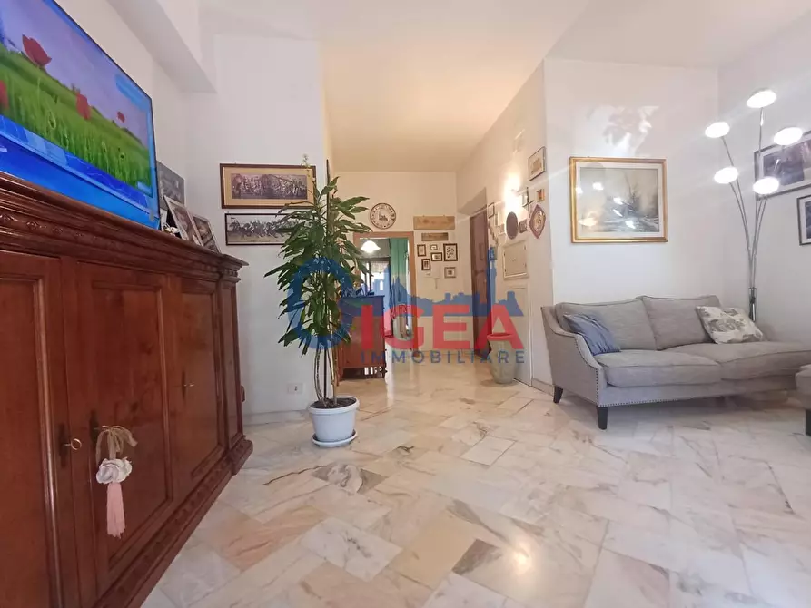 Immagine 11 di Appartamento in vendita  a Siena