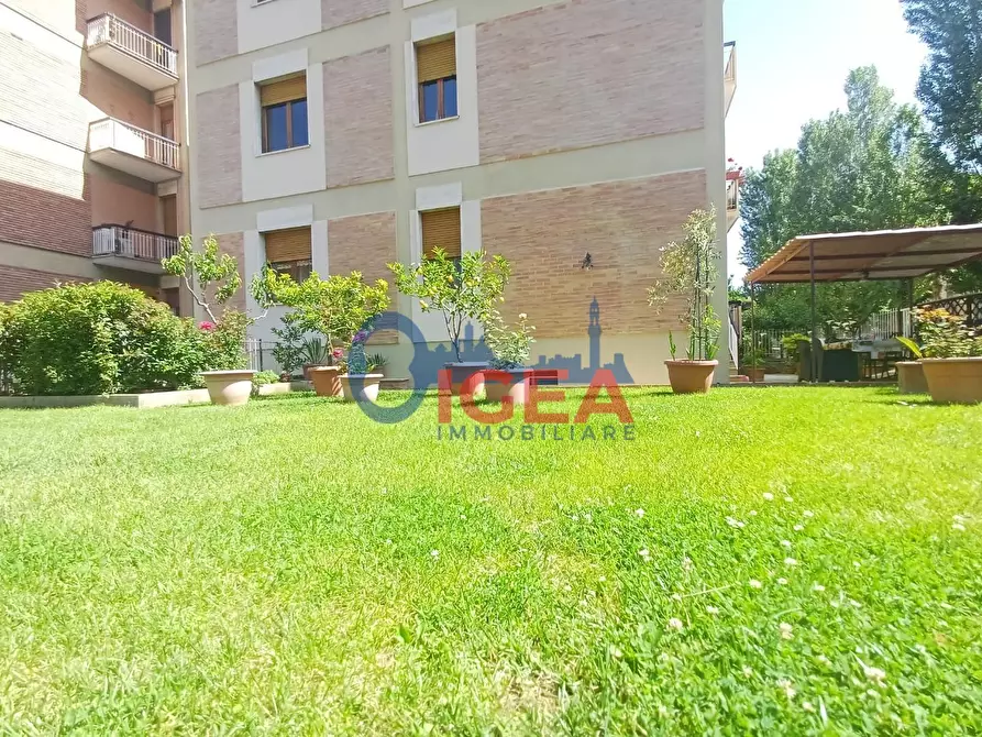 Immagine 1 di Appartamento in vendita  a Siena