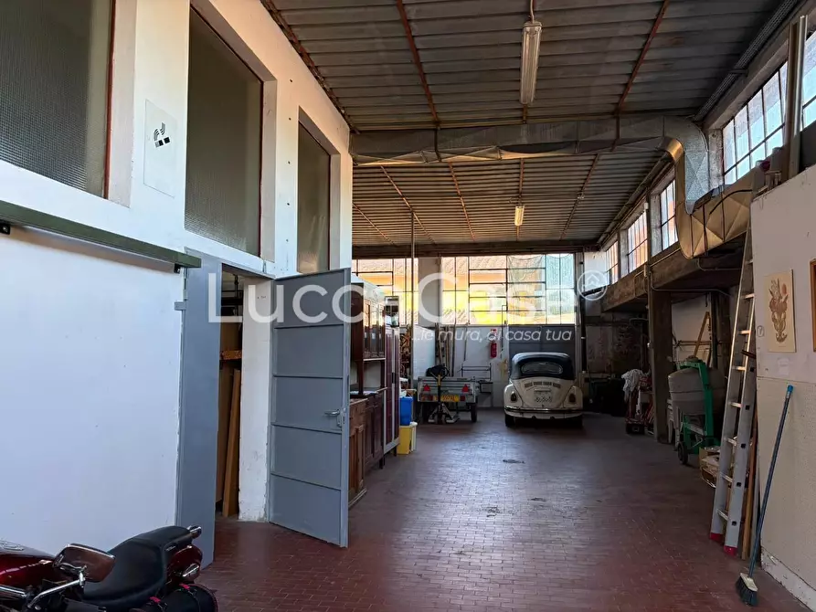 Immagine 38 di Capannone industriale in vendita  a Borgo A Mozzano