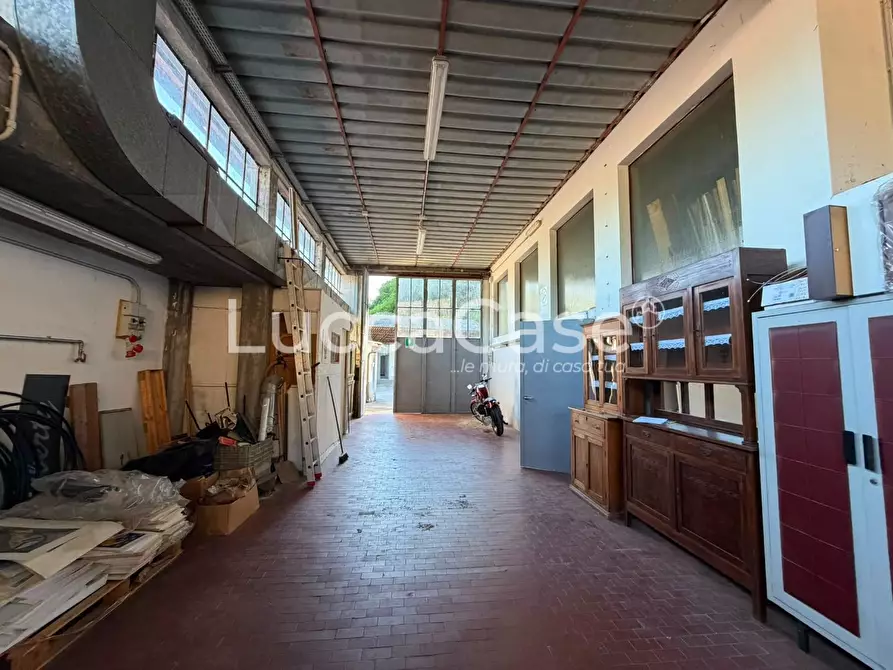 Immagine 21 di Capannone industriale in vendita  a Borgo A Mozzano