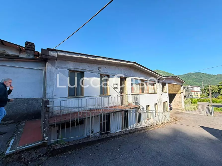 Immagine 17 di Capannone industriale in vendita  a Borgo A Mozzano