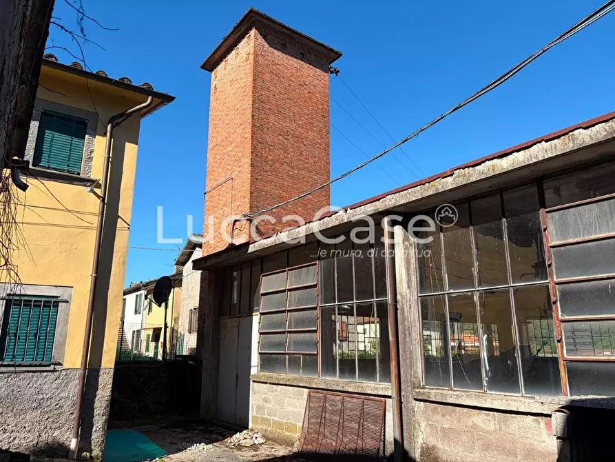 Immagine 33 di Capannone industriale in vendita  a Borgo A Mozzano