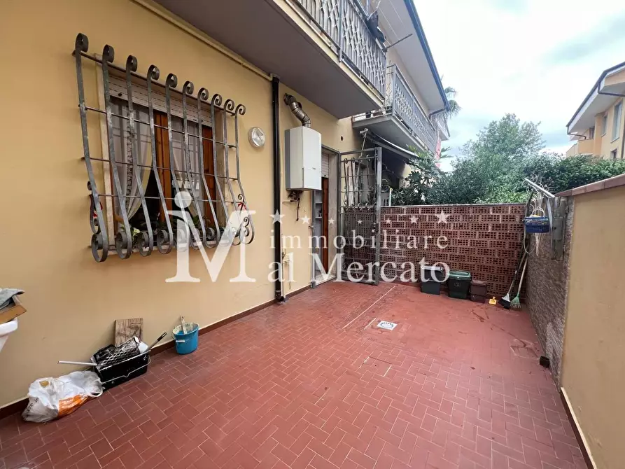Immagine 1 di Appartamento in vendita  a Viareggio