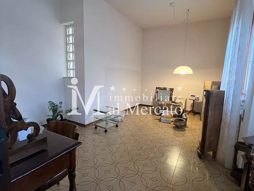 Immagine 2 di Appartamento in vendita  a Viareggio