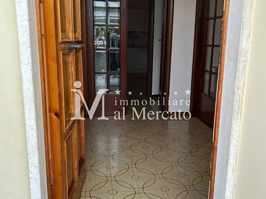 Immagine 4 di Appartamento in vendita  a Viareggio