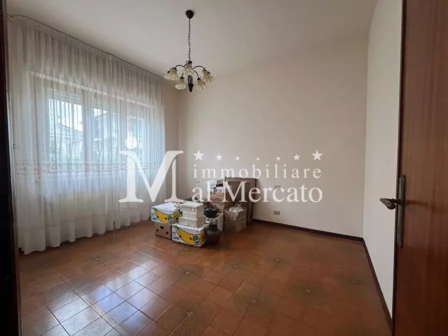 Immagine 11 di Appartamento in vendita  a Viareggio