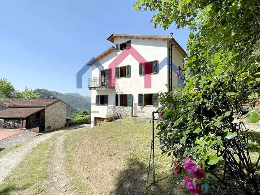 Immagine 2 di Casa bifamiliare in vendita  a Bagni Di Lucca
