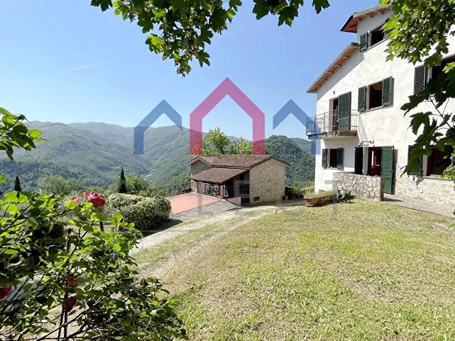 Immagine 3 di Casa bifamiliare in vendita  a Bagni Di Lucca