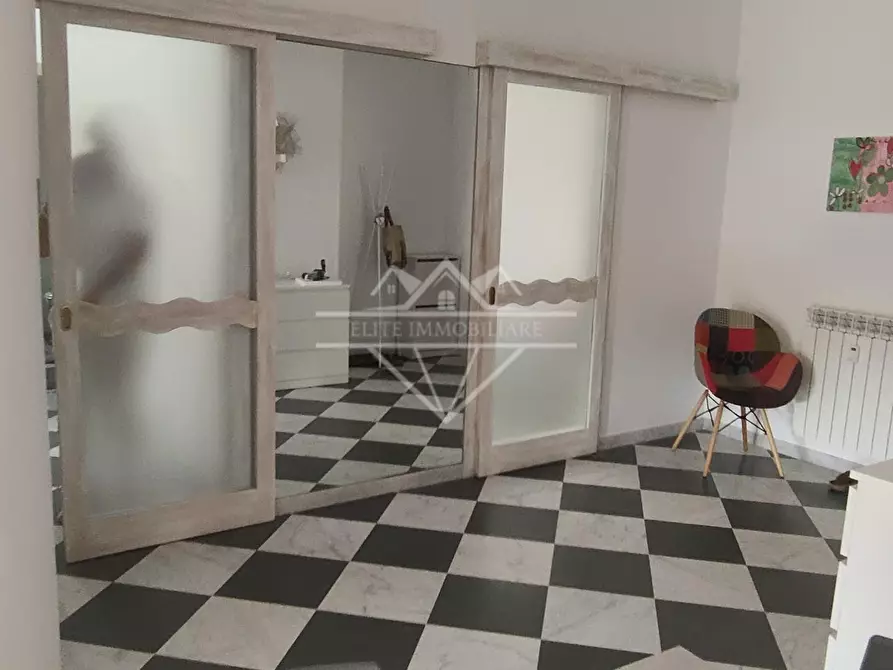 Immagine 1 di Appartamento in vendita  a Carrara