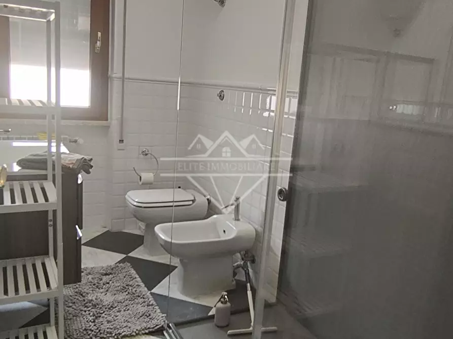 Immagine 10 di Appartamento in vendita  a Carrara