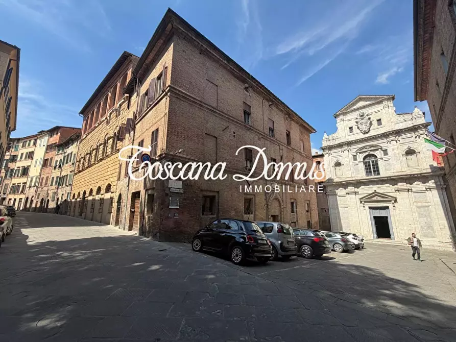 Immagine 29 di Appartamento in vendita  a Siena