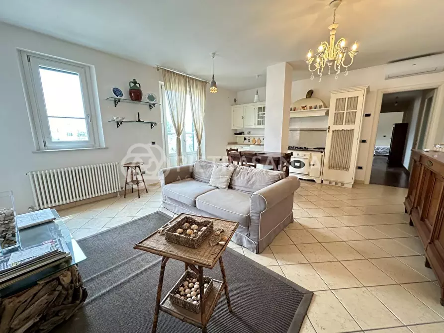 Immagine 5 di Appartamento in vendita  a Pietrasanta