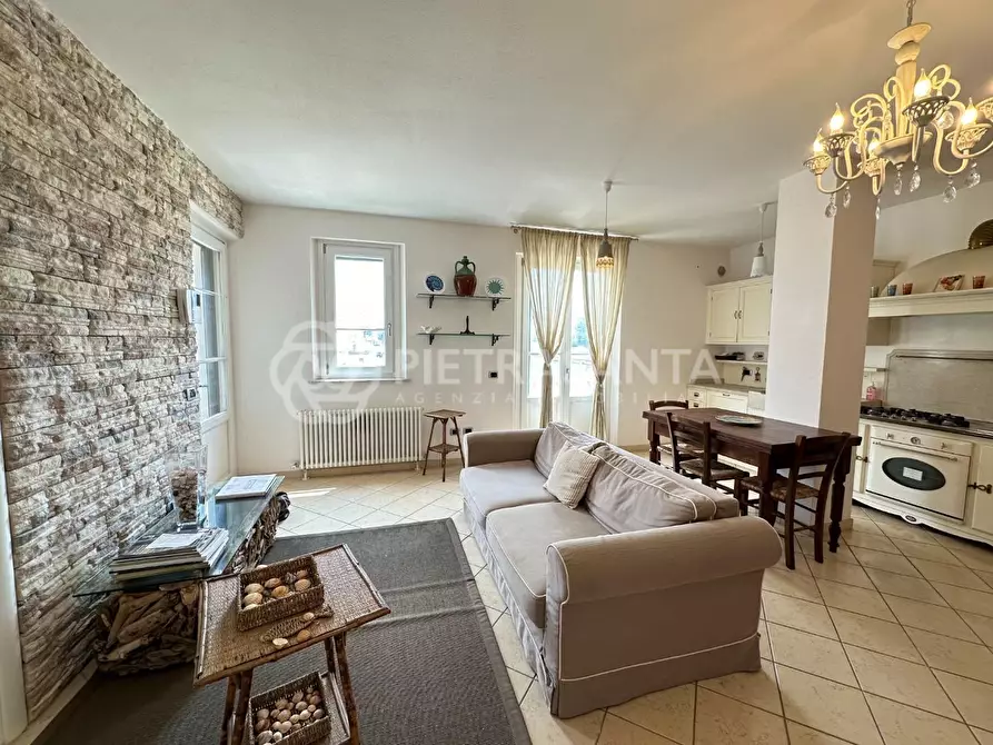 Immagine 1 di Appartamento in vendita  a Pietrasanta