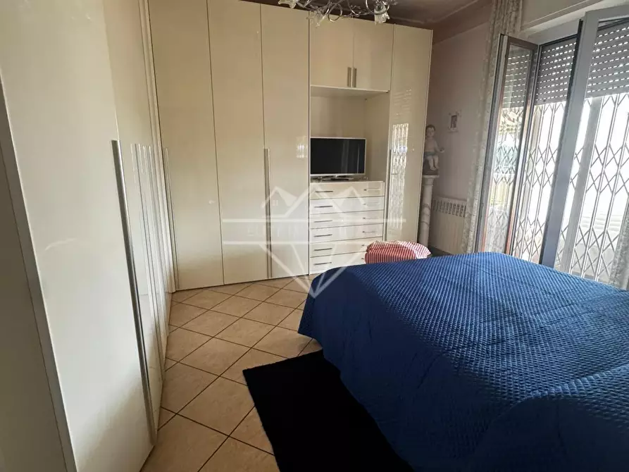 Immagine 10 di Appartamento in vendita  a Carrara