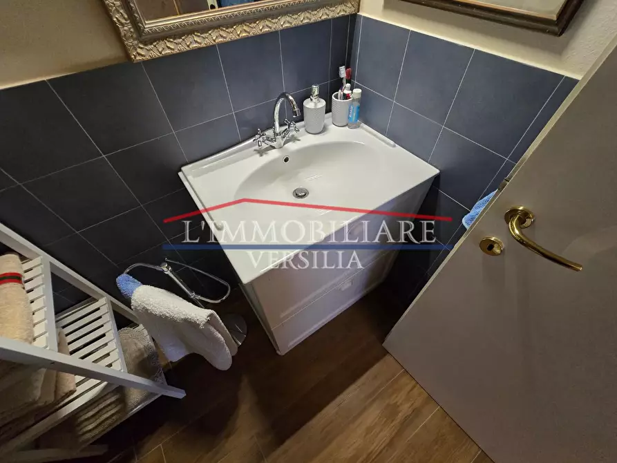 Immagine 18 di Appartamento in vendita  a Carrara