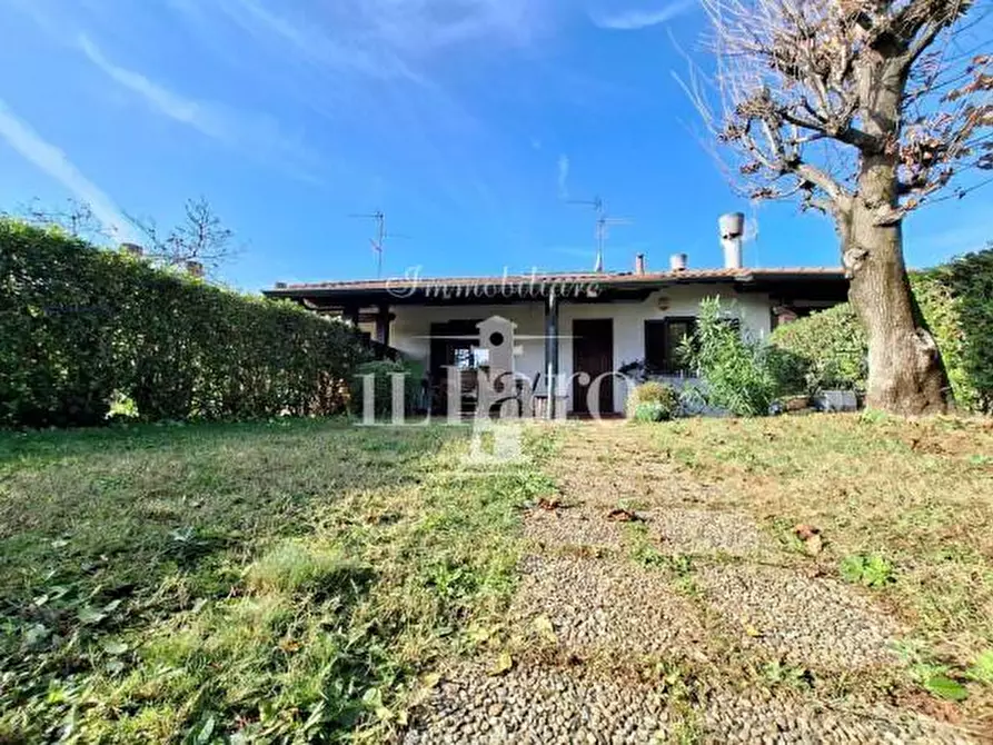 Immagine 2 di Villa in vendita  a Campi Bisenzio