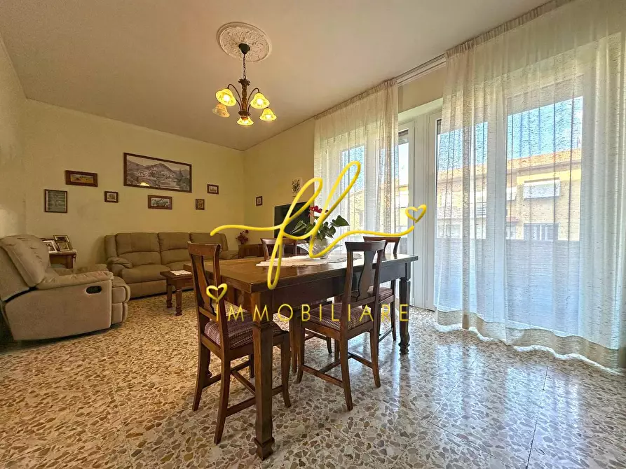 Immagine 2 di Appartamento in vendita  a Cecina
