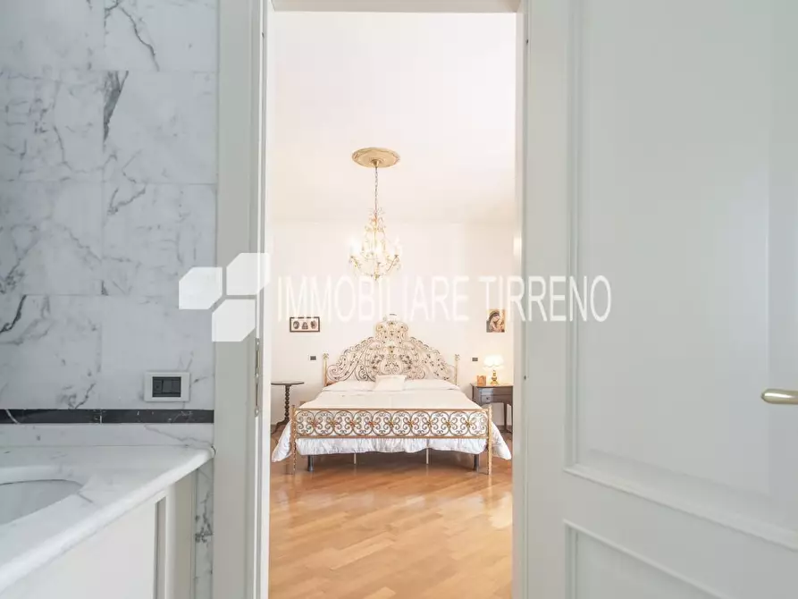 Immagine 32 di Villa in vendita  a Massa